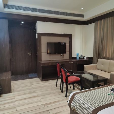 Hotel Sanjay Galaxy,Kanpur Esterno foto