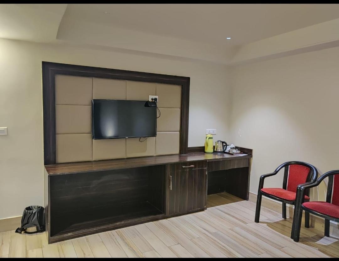 Hotel Sanjay Galaxy,Kanpur Esterno foto
